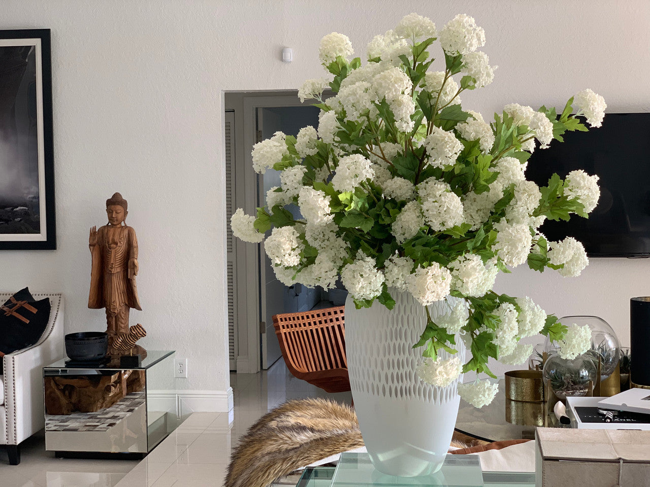 White Floral Water Garden in Pelican Vase